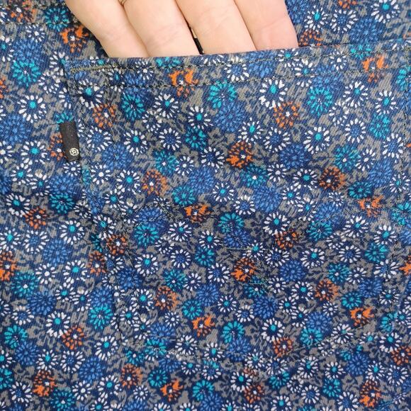 Levi's Women's Denim Jean Shorts Size 16 Blue Floral Print Cutoff 4" Mid Rise - Picture 7 of 12